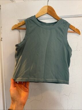 Acta Women's Sleeveless Crop Tank Top in Sage